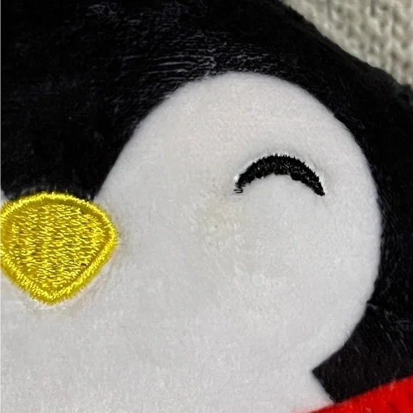 NWT 4.5" Luna the Penguin Christmas Squishmallow - Picture 4 of 4